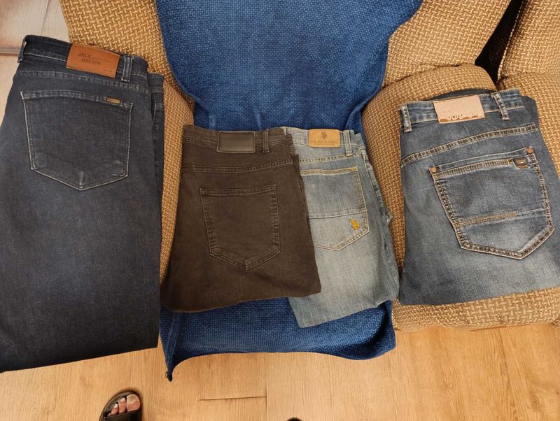 Продам мужские джинсы ,4 штуки,недорого Продам мужские джинсы ,4 штуки,недорого