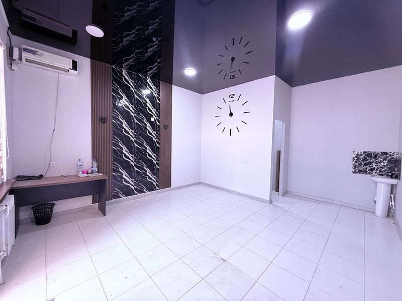 Коракамич 1/2 Сой Бойи Офис В Аренду