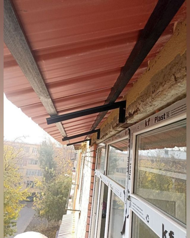 Продаётся готовый козырёк на окно Продаётся готовый козырёк на окно
