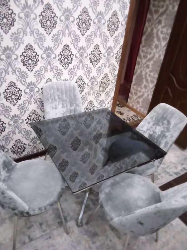 Срочно продам стол+4 стула Срочно продам стол+4 стула