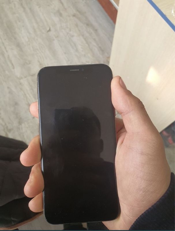 iphone xs gold 210$ sotiladi