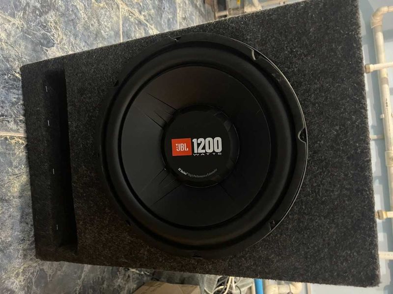 JBL сабвуфер 1200 Watt JBL сабвуфер 1200 Watt