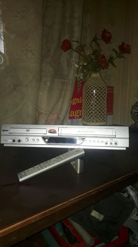 Видеомагнитофон DVD Видеомагнитофон DVD