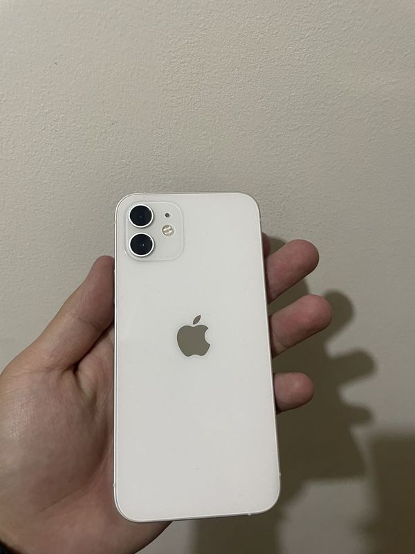 Продаётся iPhone 12