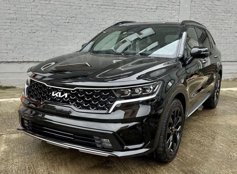 Продаётся черная KIA Sorento в отличом состоянии.