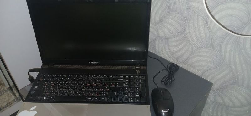 Продам ноутбук Samsung NP 300 e