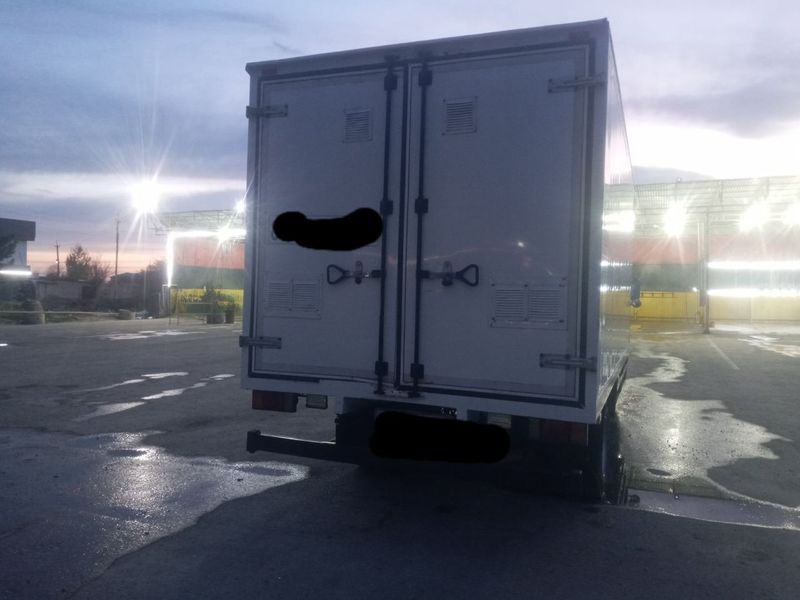 Isuzi furgon , hamma narsalari bor Isuzi furgon , hamma narsalari bor