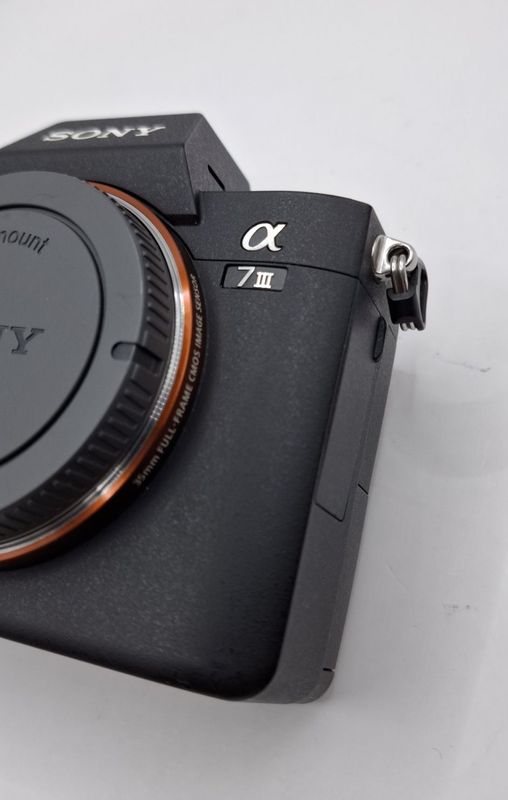 Sony a7 iii pochti new 500 dona kadr