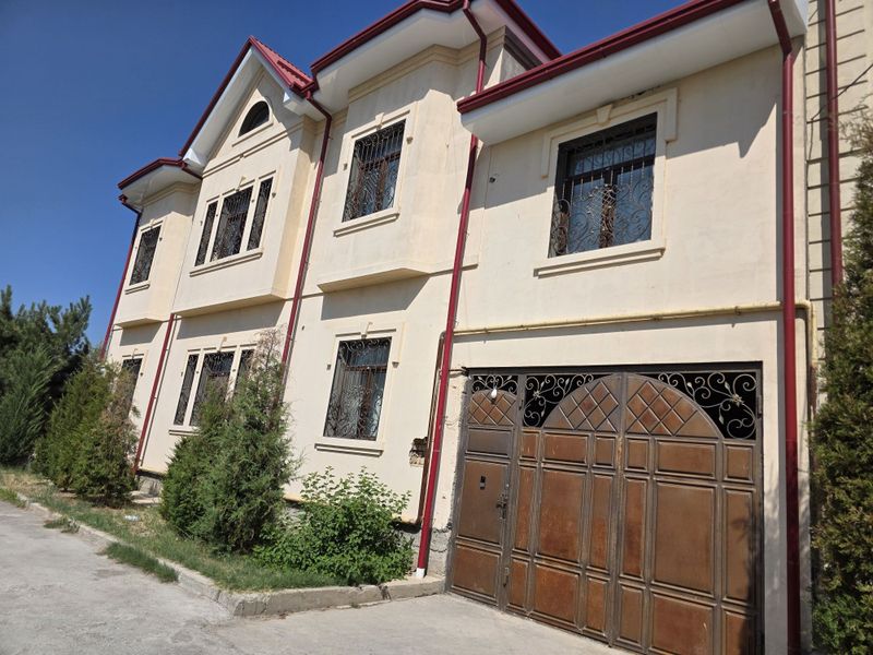 Hovli sotiladi 6 sotix