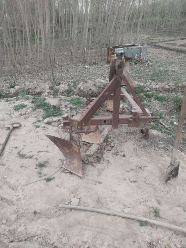 Tiraktor uchun plug va chizel sotiladi Tiraktor uchun plug va chizel sotiladi