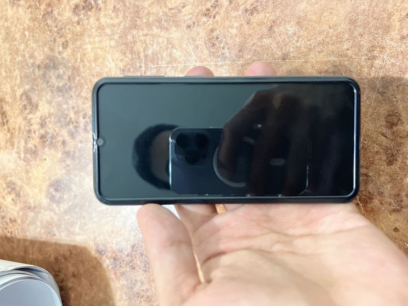 Samsung galaxy A40 sotiladi