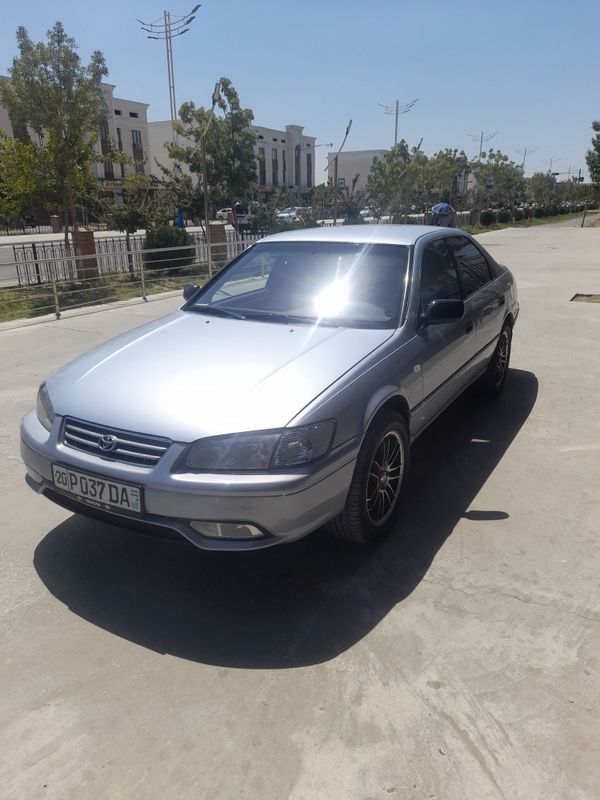 Срочно продаётся Toyota Camry двадцатка