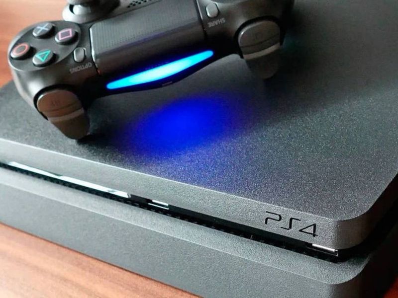 Play Station 4 slim Play Station 4 slim
