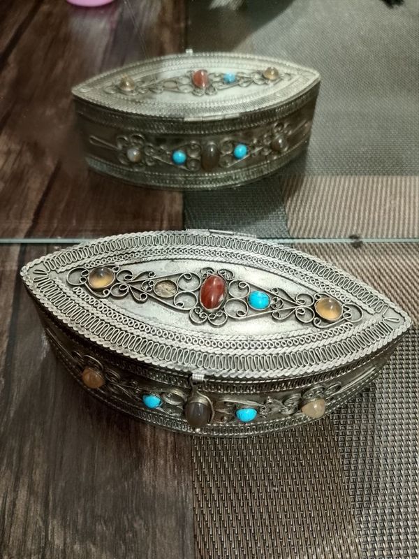 Шкатулка (ручная работа, натурал.камни). Шкатулка (ручная работа, натурал.камни).