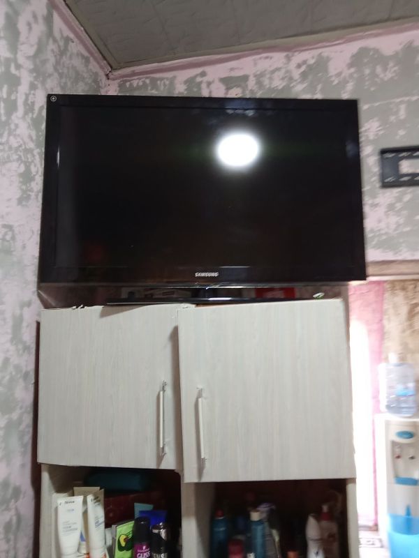 Телевизор Samsung 40" — отличное состояние, 800 000 сум Телевизор Samsung 40" — отличное состояние, 800 000 сум