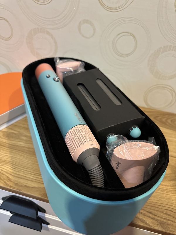 Dyson Hs05 фен-стайлер AirWrap срочно Dyson Hs05 фен-стайлер AirWrap срочно