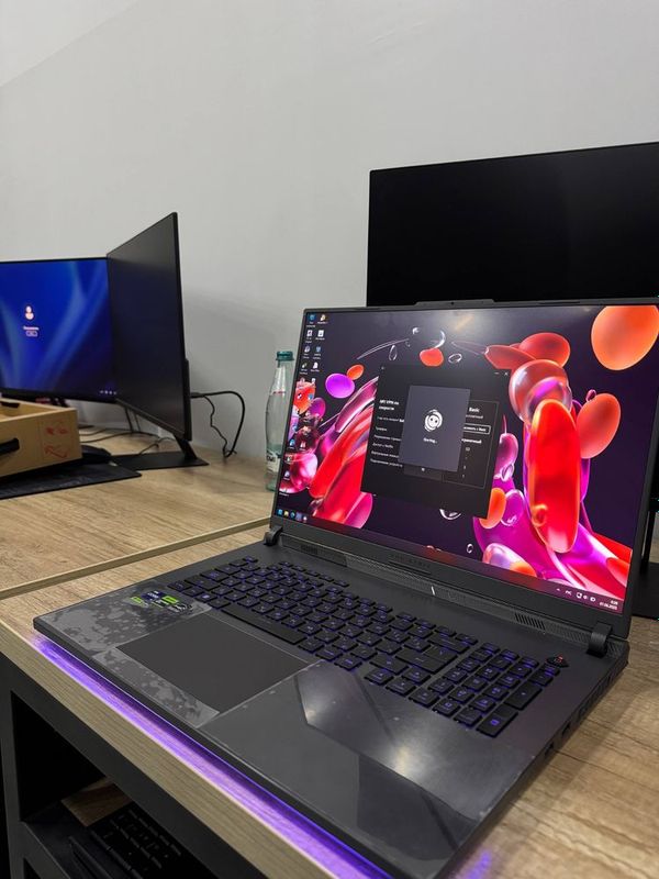 Asus Rog Strix G814J Asus Rog Strix G814J