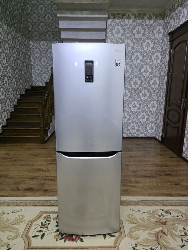 Продаётся холодильник LG сенсорный Продаётся холодильник LG сенсорный