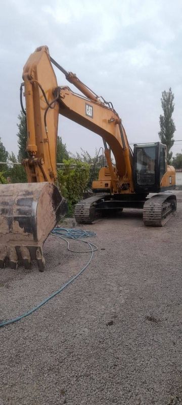Cat 325 1.8 кублик экскаватор Cat 325 1.8 кублик экскаватор