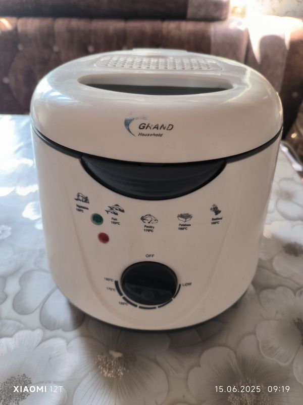 Продаю фритюрницу Grand Household Состояние: хорошее, работает отлично Продаю фритюрницу Grand Household Состояние: хорошее, работает отлично