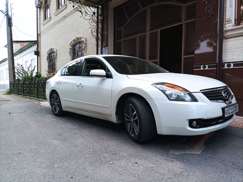 Nissan Altima yili 2008 probegi 377000