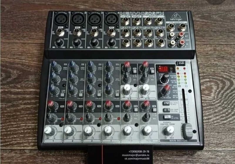 Микшер Behringer 1202 Fx с процессором эффектов. Микшер Behringer 1202 Fx с процессором эффектов.