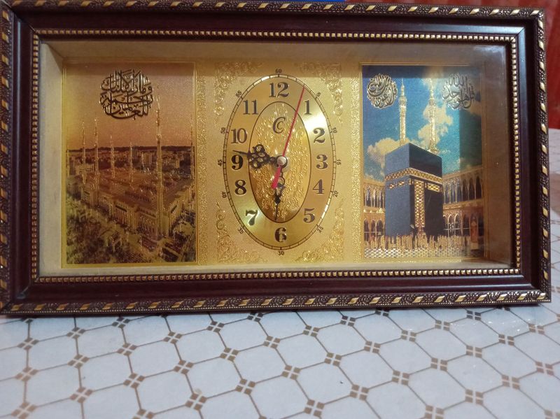 Ayollar vecherni va uyda kiyısh uchun kiyımları Ayollar vecherni va uyda kiyısh uchun kiyımları