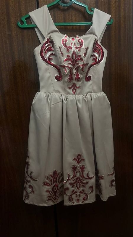Yangi, Zakazga tikilgan, 36razmer, material atlasniy 100$ 750 Yangi, Zakazga tikilgan, 36razmer, material atlasniy 100$ 750