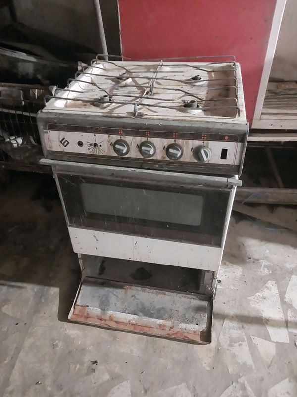 gaz plita sotiladi gaz plita sotiladi