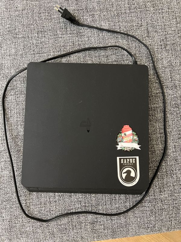 Play Station 4 Slim