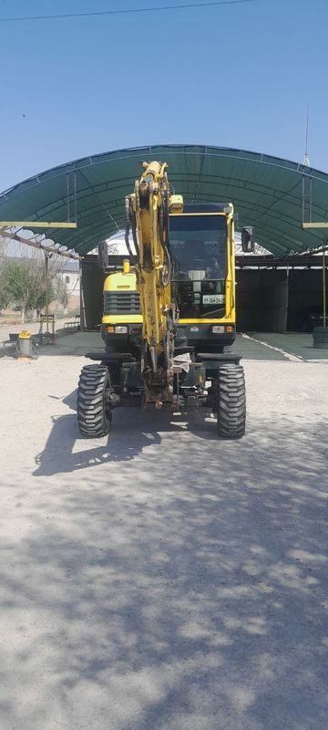 Exqavator sotiladi HYUNDAI 55 W