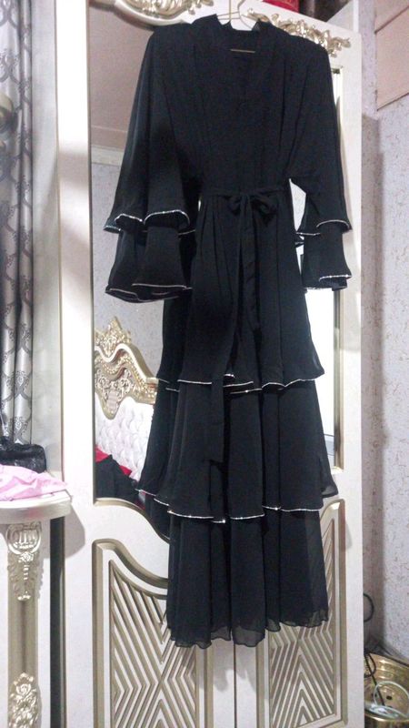 Abaya Dubay sotiladi Abaya Dubay sotiladi