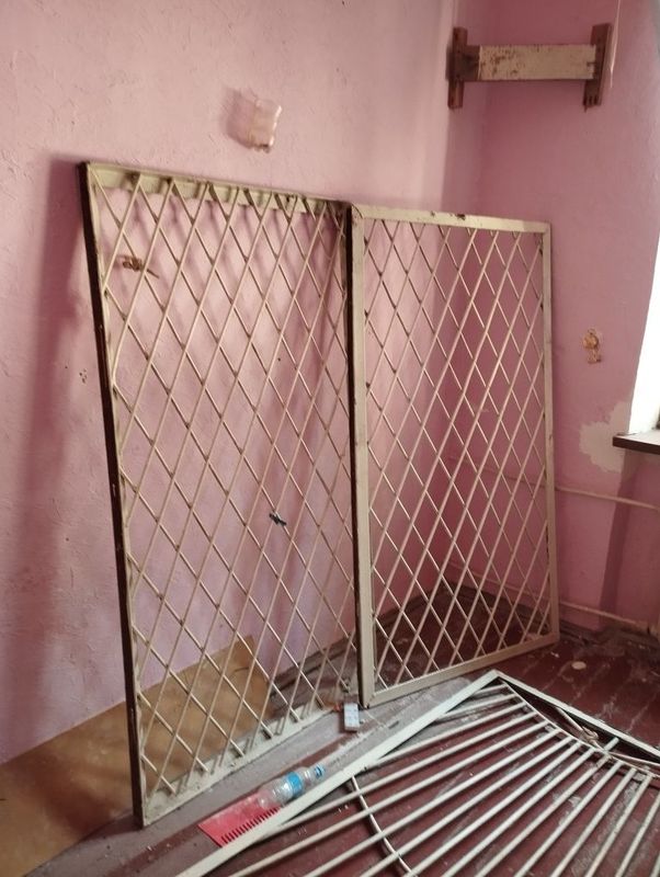 Oyna reshotka sotiladi