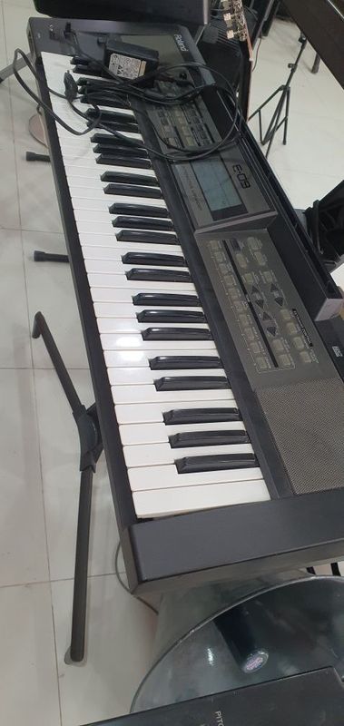 Roland professional sotiladi