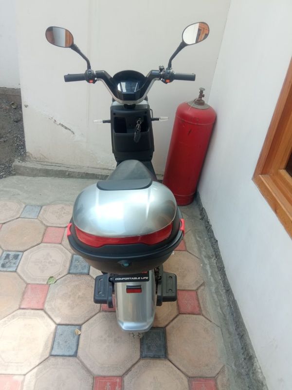 Moto Skuter Yangi