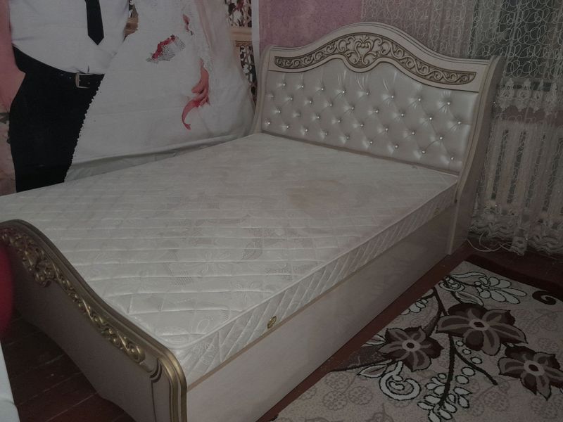 spalniy garnitur sotiladi narxi 6mln kelishimli