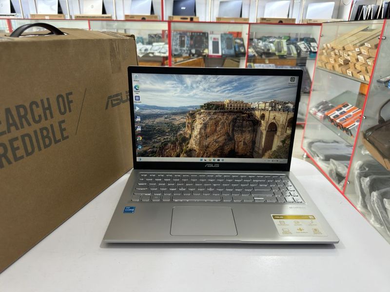Asus core i3 ni ozgina ishlaganidan patsvetka bor karobka dokumentlik Asus core i3 ni ozgina ishlaganidan patsvetka bor karobka dokumentlik