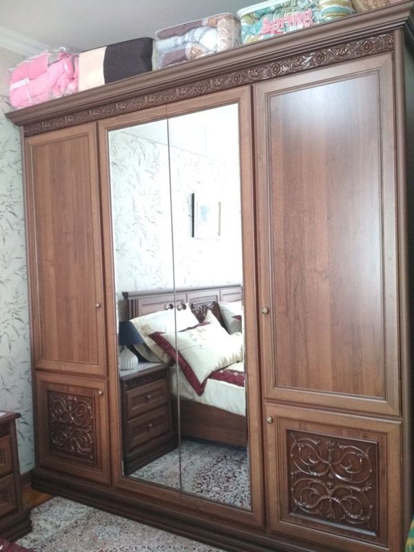 Мебель спальный комплект. Кровать, трюмо, шкаф Мебель спальный комплект. Кровать, трюмо, шкаф
