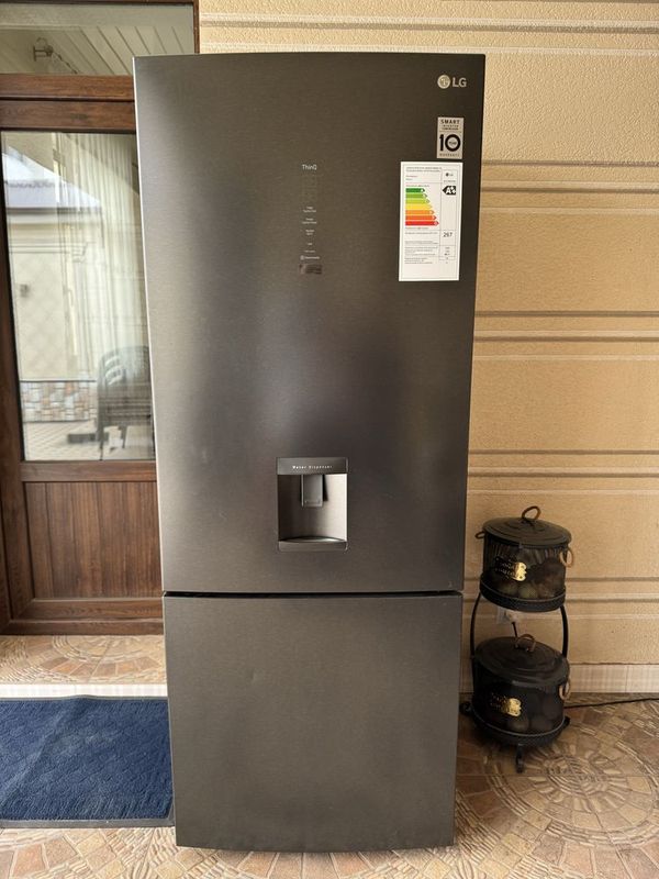 Холодильник LG GC-F569PBAM Холодильник LG GC-F569PBAM