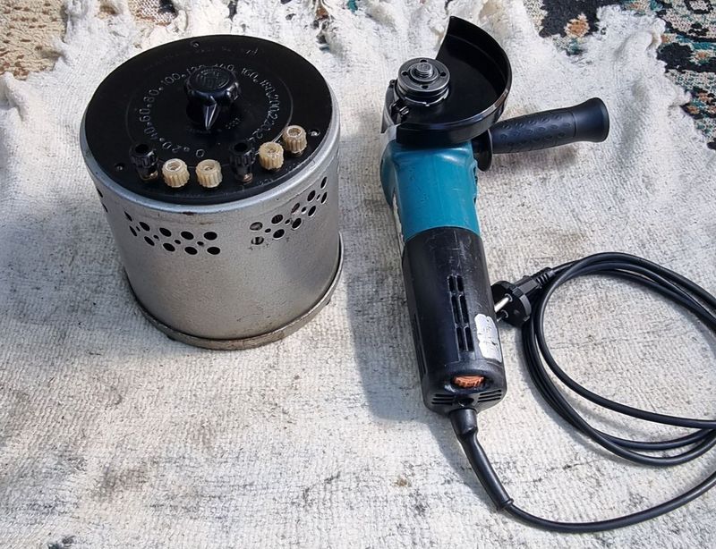 Скоростной болгарка Makita 9562 CVH диск 125 ларт 220 в 9 А М1 1972 г Скоростной болгарка Makita 9562 CVH диск 125 ларт 220 в 9 А М1 1972 г