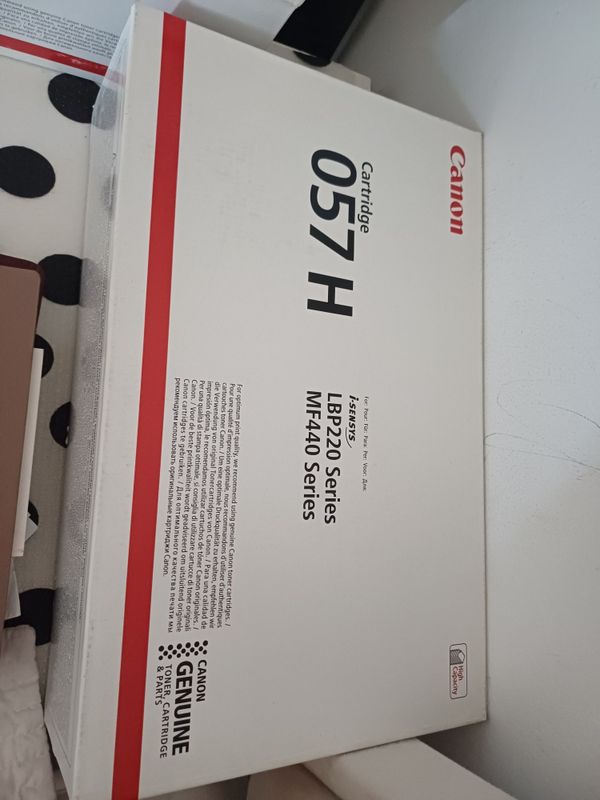 Картдридж Canon 057H (2 раза дешевле) Картдридж Canon 057H (2 раза дешевле)