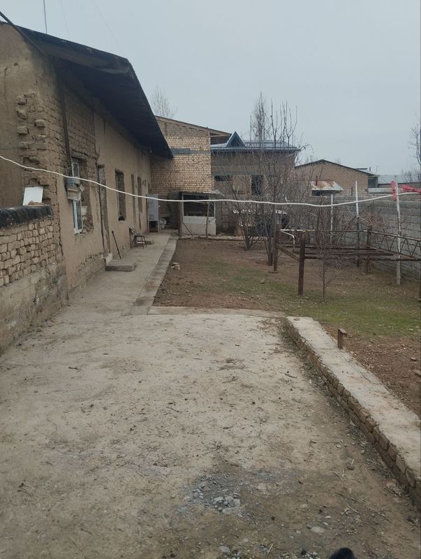 Toshkent tumani Generel S.Raximov chapda xovli sotiladi. Toshkent tumani Generel S.Raximov chapda xovli sotiladi.