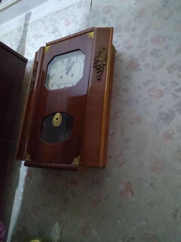 Продам настенные часы 60-ых годов советского периода Продам настенные часы 60-ых годов советского периода