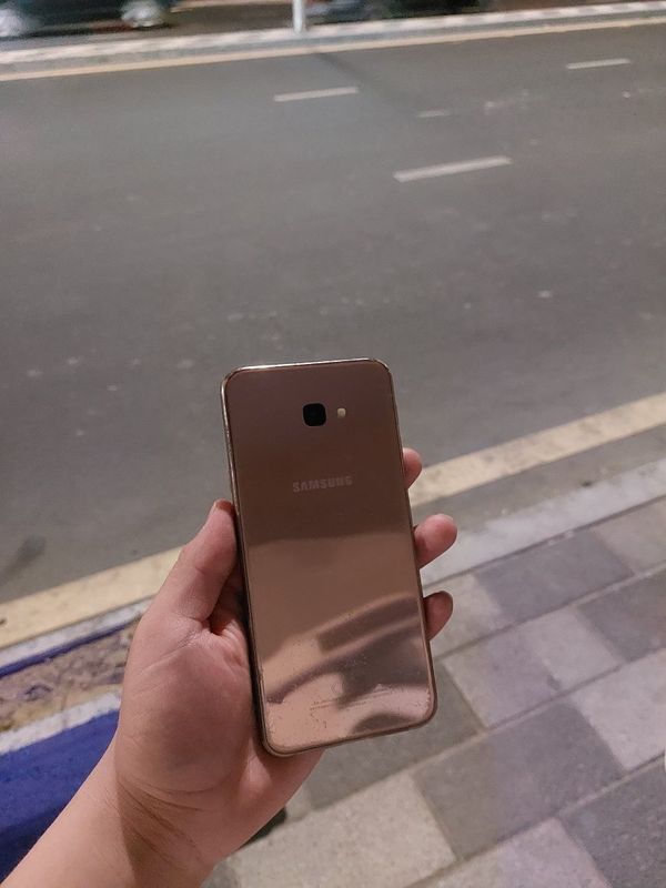 Samsung J4 plus gold Samsung J4 plus gold