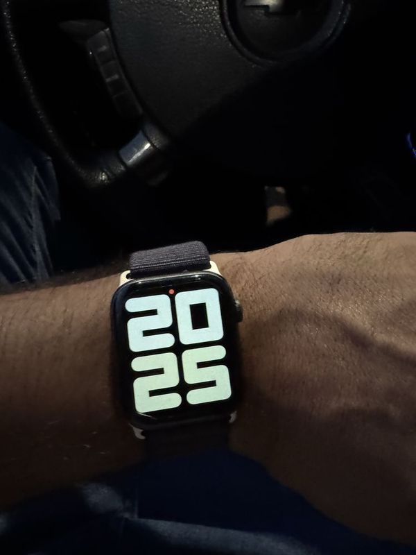 Iwatch sotiladi srochno 5.44 Iwatch sotiladi srochno 5.44