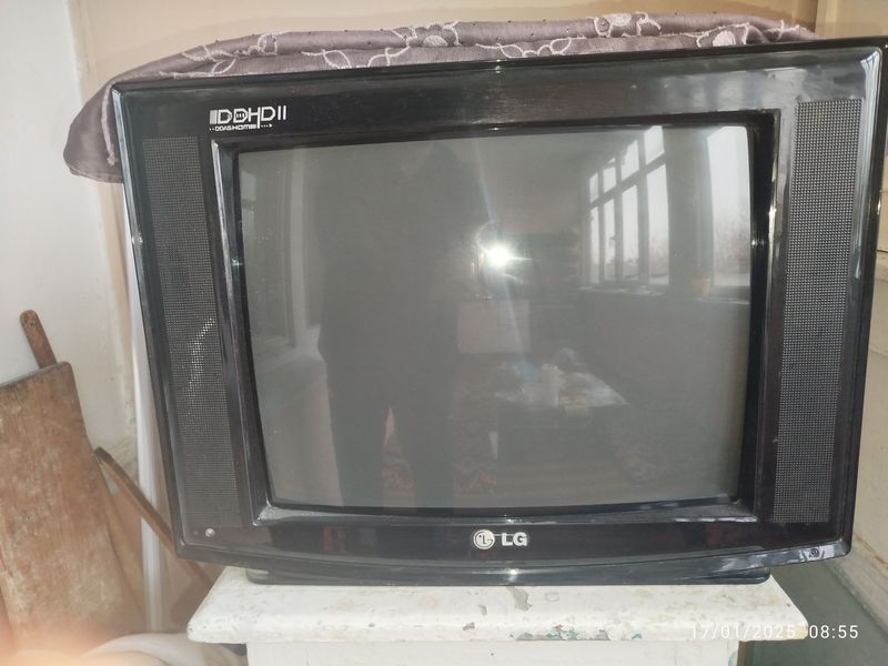 LG televizor yaxshi holatda