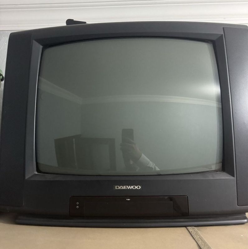 Телевизор DAEWOO, корейская сборка, рабочий, с пультом. Аккуратный. Телевизор DAEWOO, корейская сборка, рабочий, с пультом. Аккуратный.