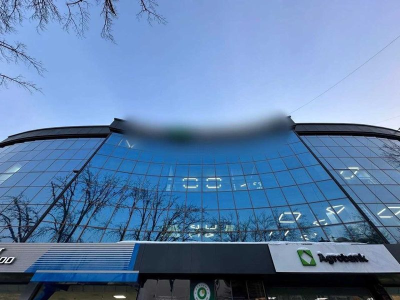 Здание Чорсу 4-этажа 5200 м² 13-соток часть в аренде ремонт есть