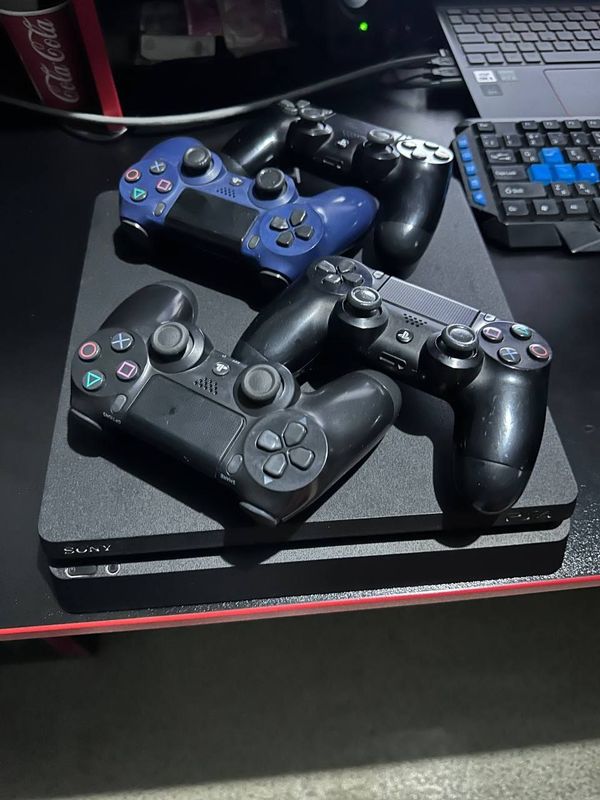 PlayStation 4slim