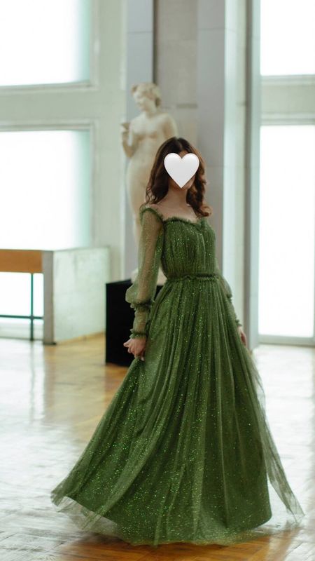Вечернее платье , одето один раз на фотосессию.